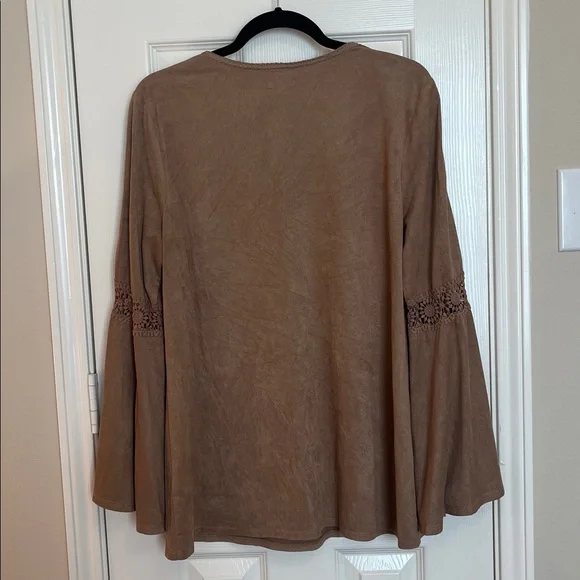 Hannah Bell Blouse - Picture 5 of 8